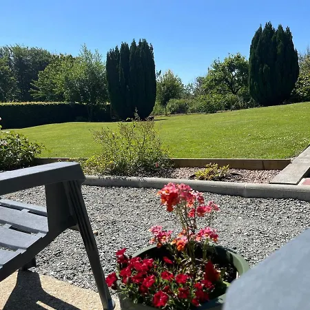 Semesterbostad Jolie Maison Normande Avec Jardin Auberville-la-Manuel